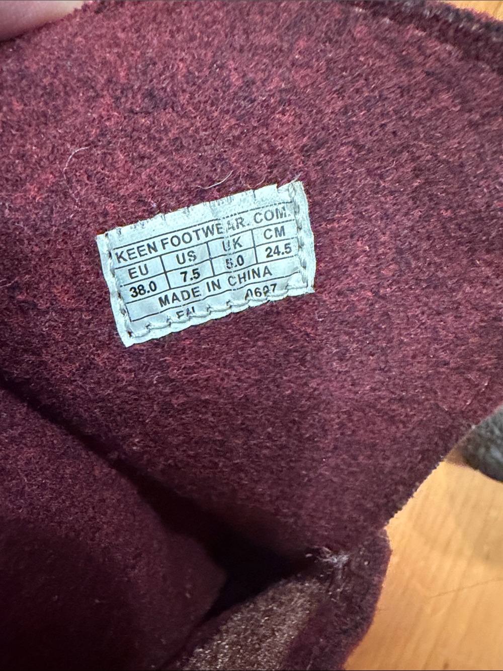 Keen Boots maroon wine color Suede Mid-Calf lined easy pull on 7.5 - Picture 11 of 11